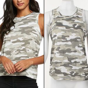 Chaser Crewneck Camo-Print Sleeveless Top
